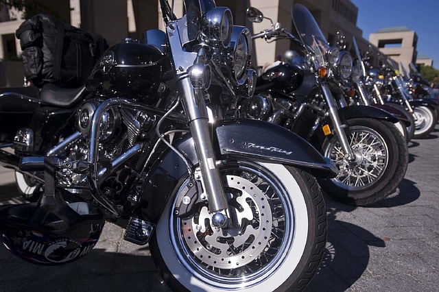motorcycles-655477_640